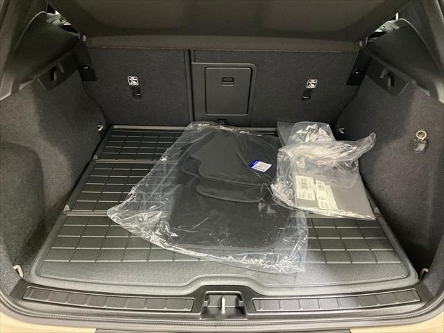2026 Volvo XC40 Ultra, B5 AWD Gas (mild hybrid), Dark