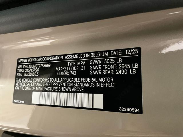 2026 Volvo XC40 Ultra, B5 AWD Gas (mild hybrid), Dark