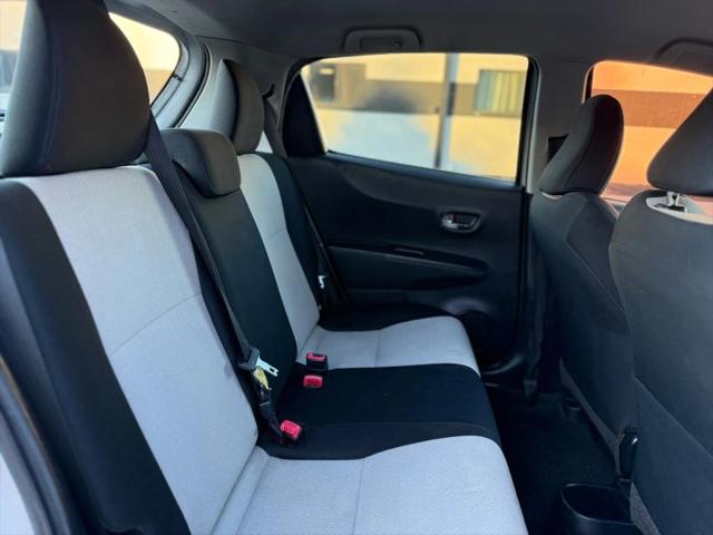 2013 Toyota Yaris LE