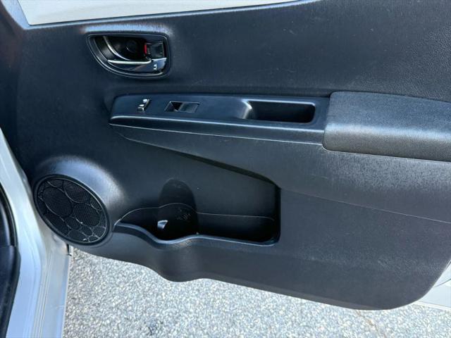 2013 Toyota Yaris LE