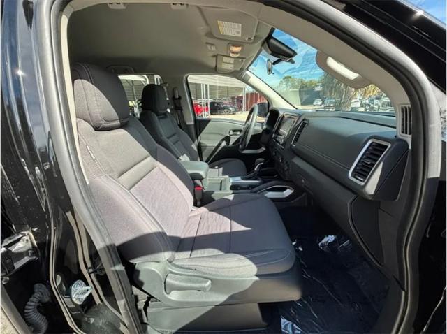 2022 Nissan Frontier Crew Cab SV 4x2