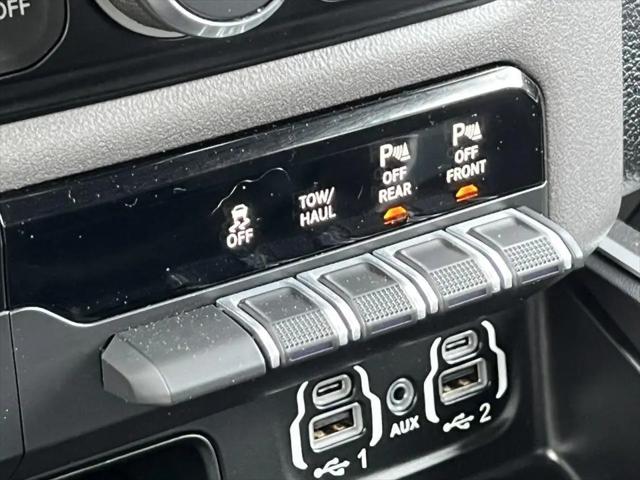 2020 Ram 1500 Big Horn Crew Cab 4x4 5'7" Box