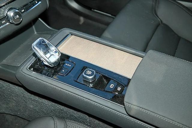 2026 Volvo XC90 Plus, B6 AWD Gas (mild hybrid), Gasoline, Bright, 7 Seats