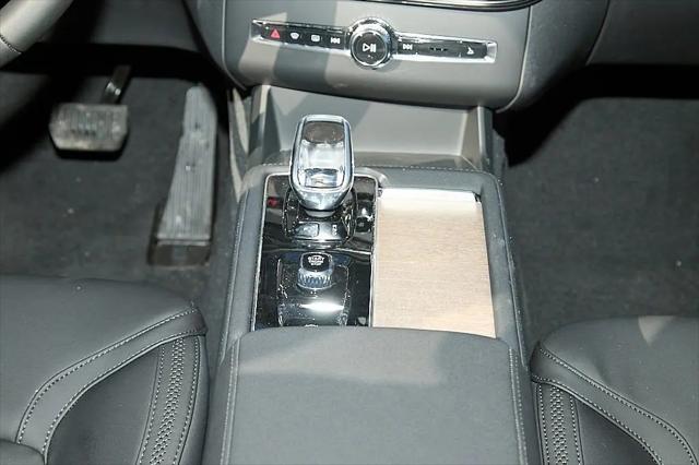2026 Volvo XC90 Plus, B6 AWD Gas (mild hybrid), Gasoline, Bright, 7 Seats