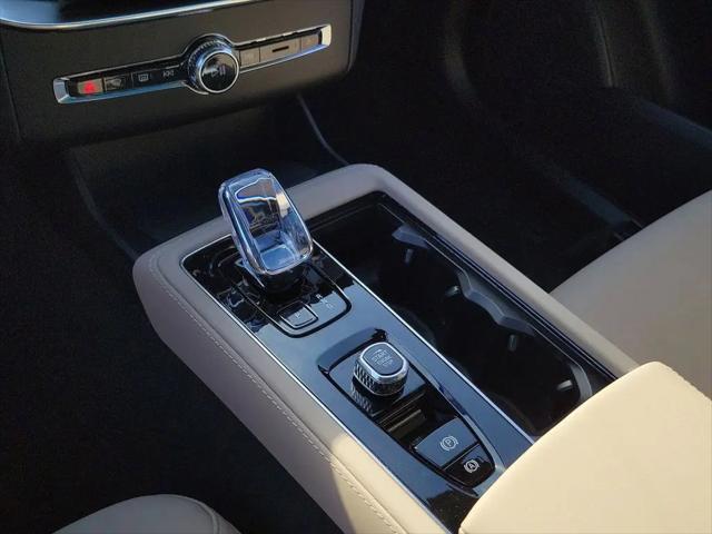 2026 Volvo XC90 Plus, B6 AWD Gas mild hybrid, Gasoline, Bright, 7 Seats