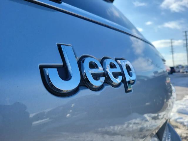 2022 Jeep Grand Cherokee L Laredo 4x4