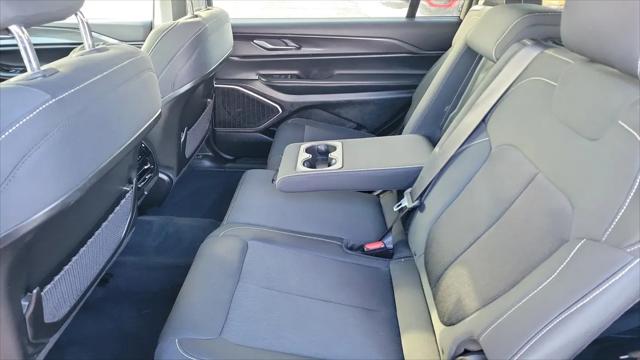 2022 Jeep Grand Cherokee L Laredo 4x4