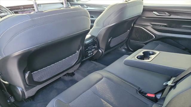 2022 Jeep Grand Cherokee L Laredo 4x4