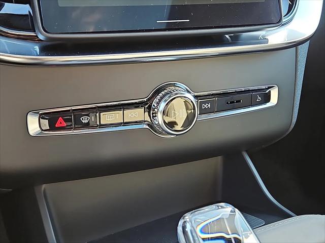 2026 Volvo XC90 Plus, B6 AWD Gas (mild hybrid), Gasoline, Bright, 6 Seats