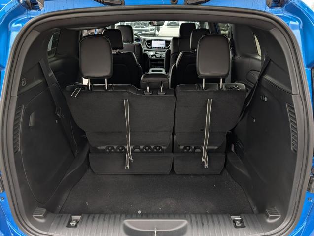 2026 Chrysler Pacifica Select AWD