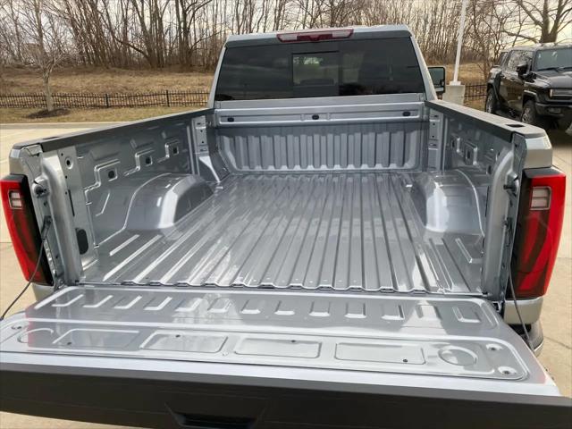 2026 GMC Sierra 2500HD Crew Cab, Standard Bed, SLT, 4WD