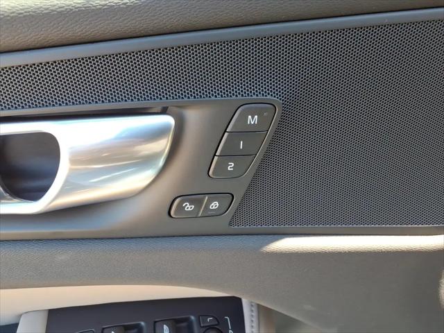 2026 Volvo XC60 B5 Core