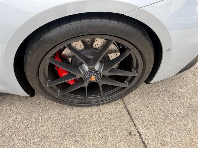 2025 Porsche 911 Carrera 4 GTS