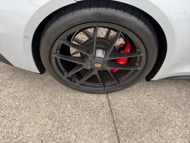 2025 Porsche 911 Carrera 4 GTS