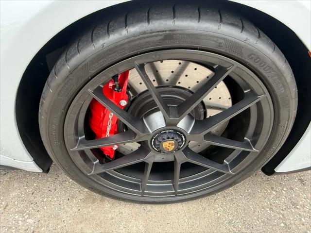 2025 Porsche 911 Carrera 4 GTS