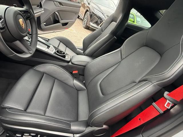 2025 Porsche 911 Carrera 4 GTS