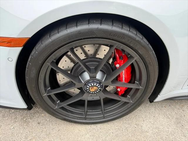 2025 Porsche 911 Carrera 4 GTS