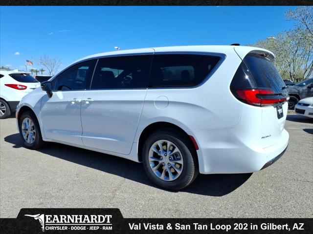 2026 Chrysler Pacifica Select AWD