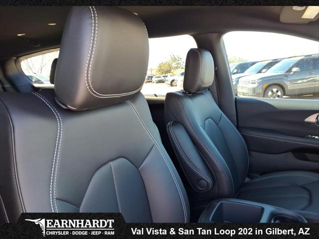 2026 Chrysler Pacifica Select AWD