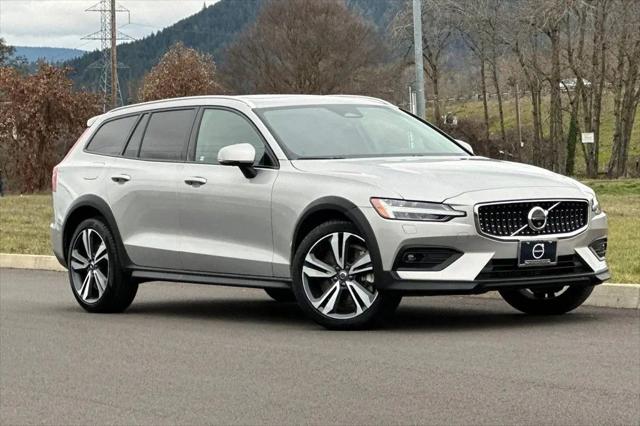 2025 Volvo V60 Cross Country Plus, B5 AWD Gas (mild hybrid) for sale in Eugene, OR