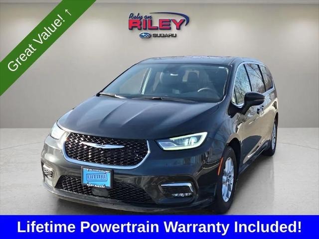 2023 Chrysler Pacifica Touring L for sale in Dubuque, IA