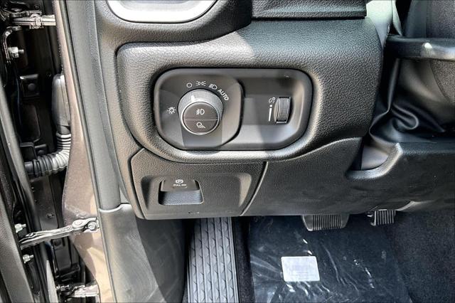 2026 Ram 1500 Express Crew Cab 4x4 5'7" Box