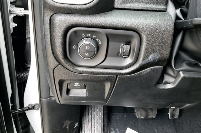 2026 Ram 1500 Express Crew Cab 4x4 5'7" Box
