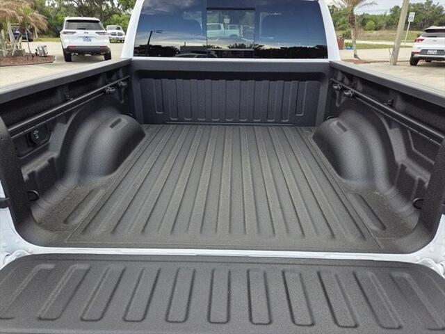2026 Ram 1500 Express Crew Cab 4x4 5'7" Box