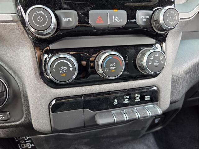 2026 Ram 1500 Warlock Crew Cab 4x4 5'7" Box