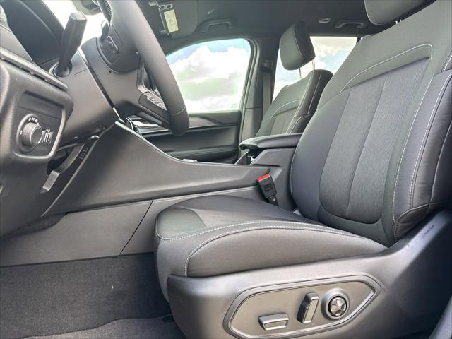 2026 Jeep Grand Cherokee Laredo 4x2