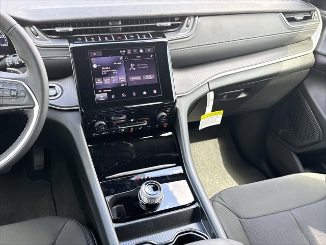 2026 Jeep Grand Cherokee Laredo 4x2