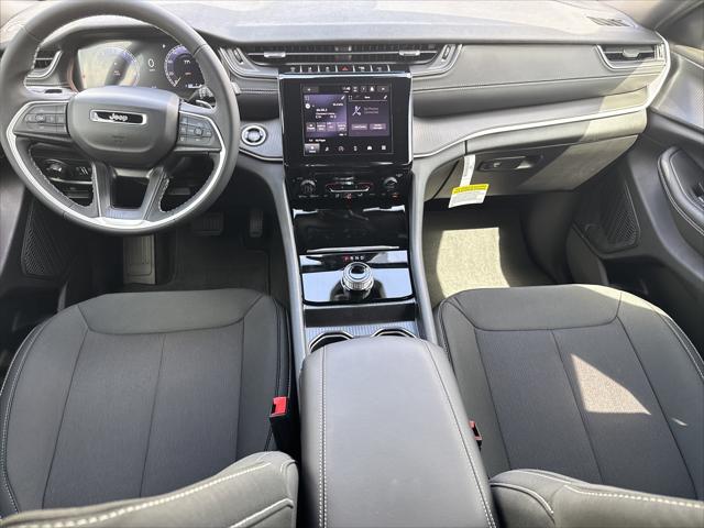2026 Jeep Grand Cherokee Laredo 4x2