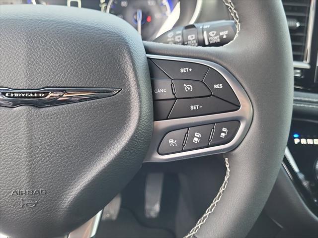 2026 Chrysler Pacifica Select AWD