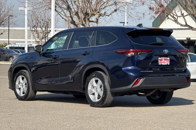 2025 Toyota Highlander LE - Photo 8