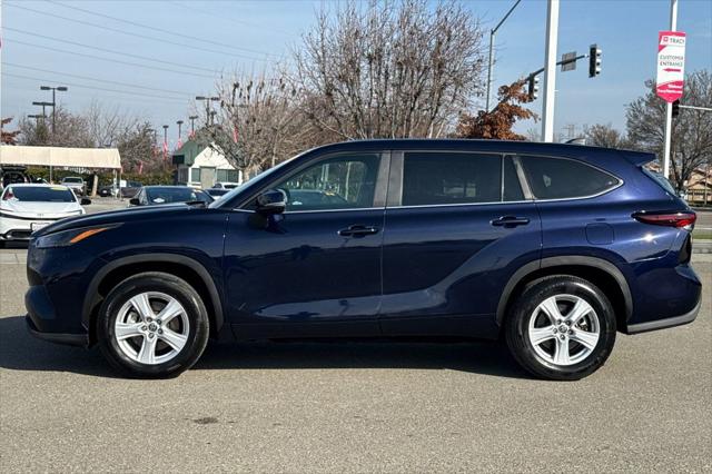 2025 Toyota Highlander LE - Photo 10
