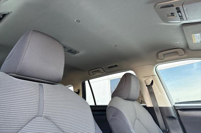 2025 Toyota Highlander LE - Photo 22