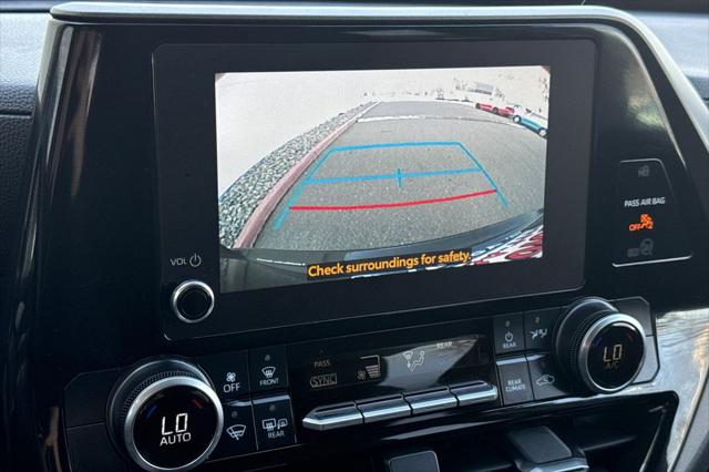 2025 Toyota Highlander LE - Photo 24