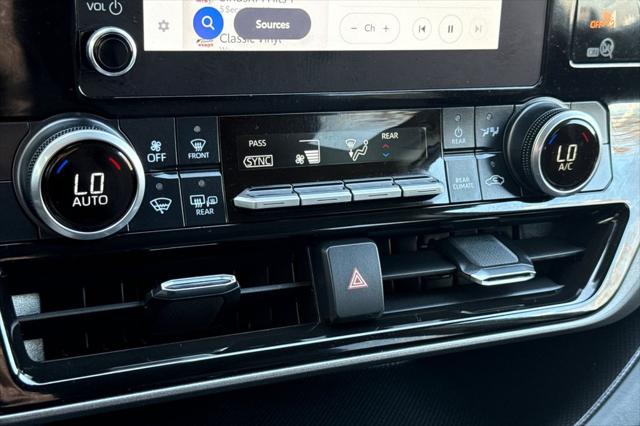 2025 Toyota Highlander LE - Photo 25