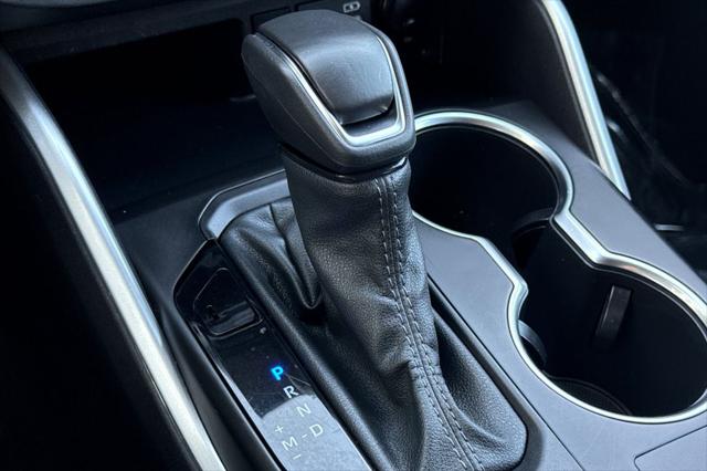 2025 Toyota Highlander LE - Photo 26