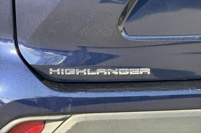2025 Toyota Highlander LE - Photo 31