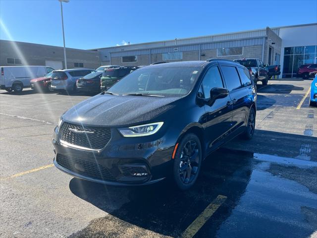 2026 Chrysler Pacifica Limited for sale in Slinger, WI