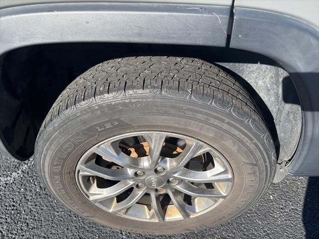 2019 Jeep Cherokee Latitude Plus 4x4 2019 Jeep Cherokee Latitude Plus 4x4