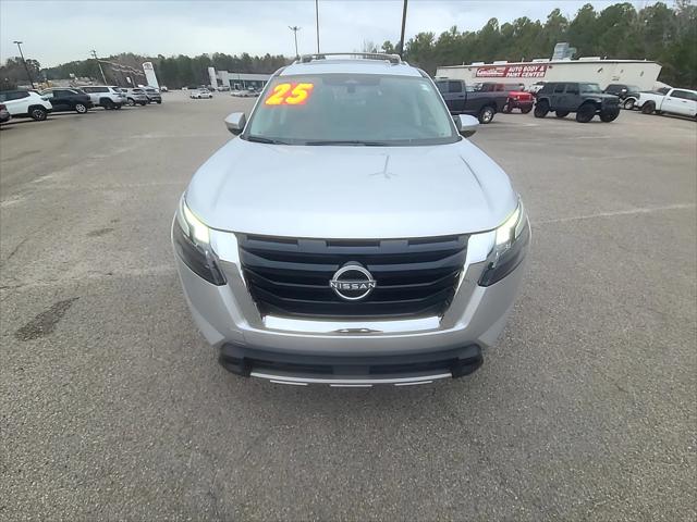 2025 Nissan Pathfinder Platinum FWD