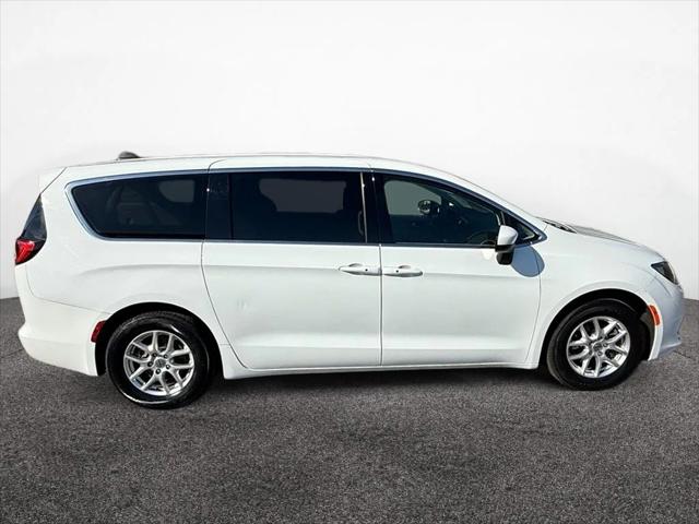 2022 Chrysler Voyager LX