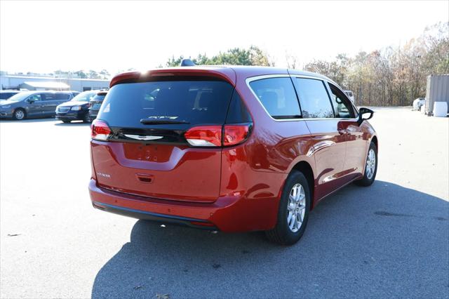 2026 Chrysler Voyager LX