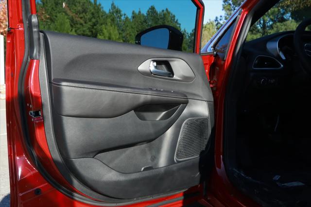 2026 Chrysler Voyager LX