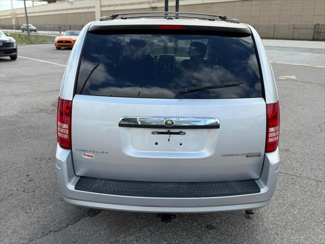 2010 Chrysler Town & Country Touring