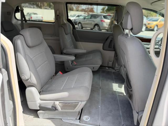 2010 Chrysler Town & Country Touring