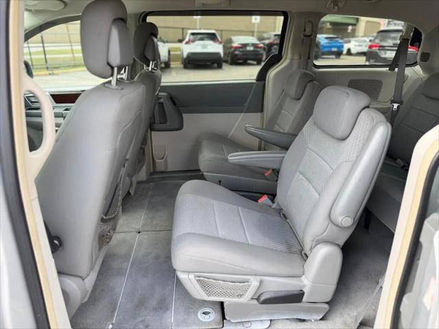 2010 Chrysler Town & Country Touring