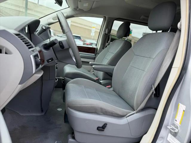 2010 Chrysler Town & Country Touring